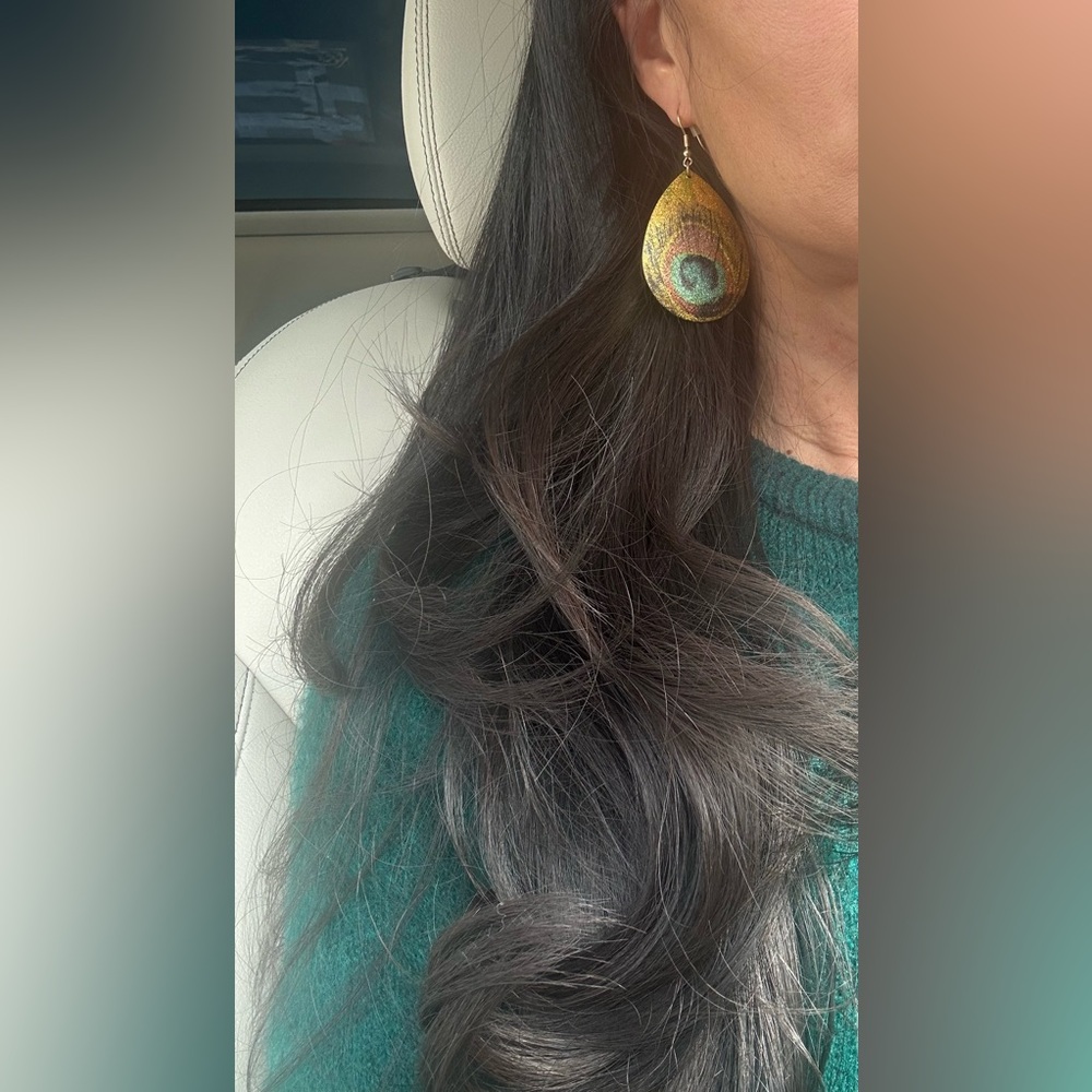 BNWT peacock feather design gold earrings - Picture 4 of 4